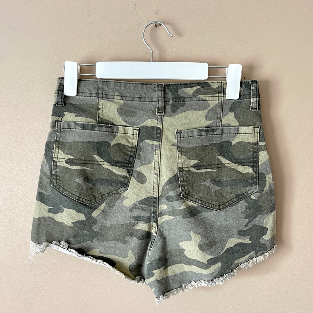 143 STORY | Green Camo High Waisted Cut Off Shorts Sz S - Picture 4 of 7